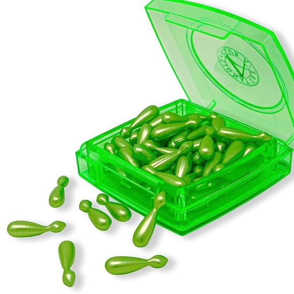 Signature Club A Other - Signature Club A Retinol Firming Wrinkle Penetrating Capsules .5oz NEW